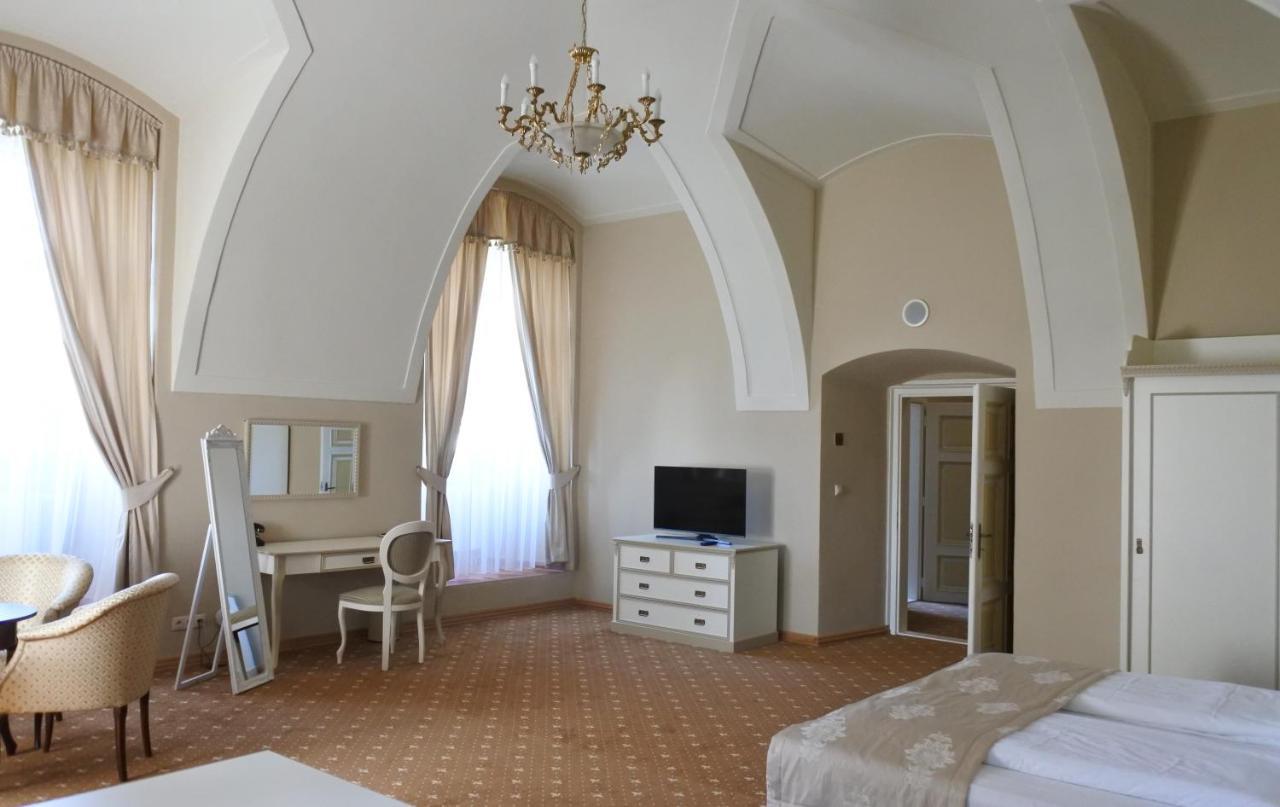 Hotel Gino Park Palace Повазька-Бистріца Екстер'єр фото