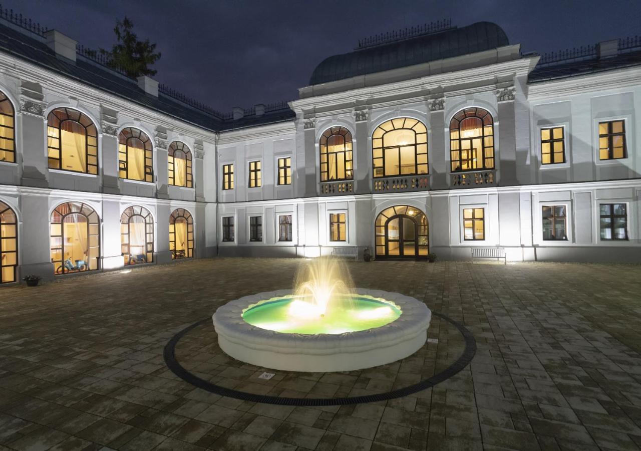 Hotel Gino Park Palace Повазька-Бистріца Екстер'єр фото