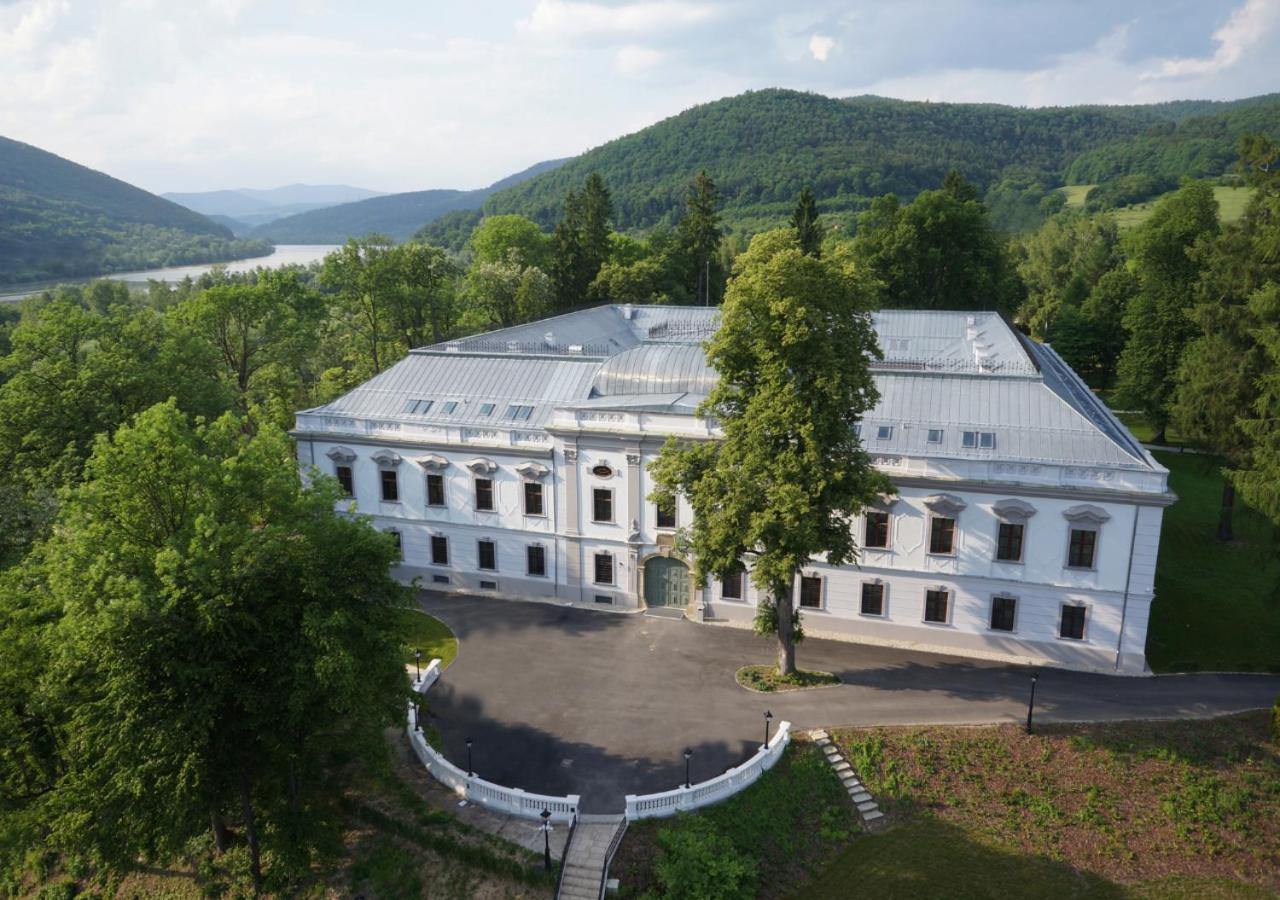 Hotel Gino Park Palace Повазька-Бистріца Екстер'єр фото