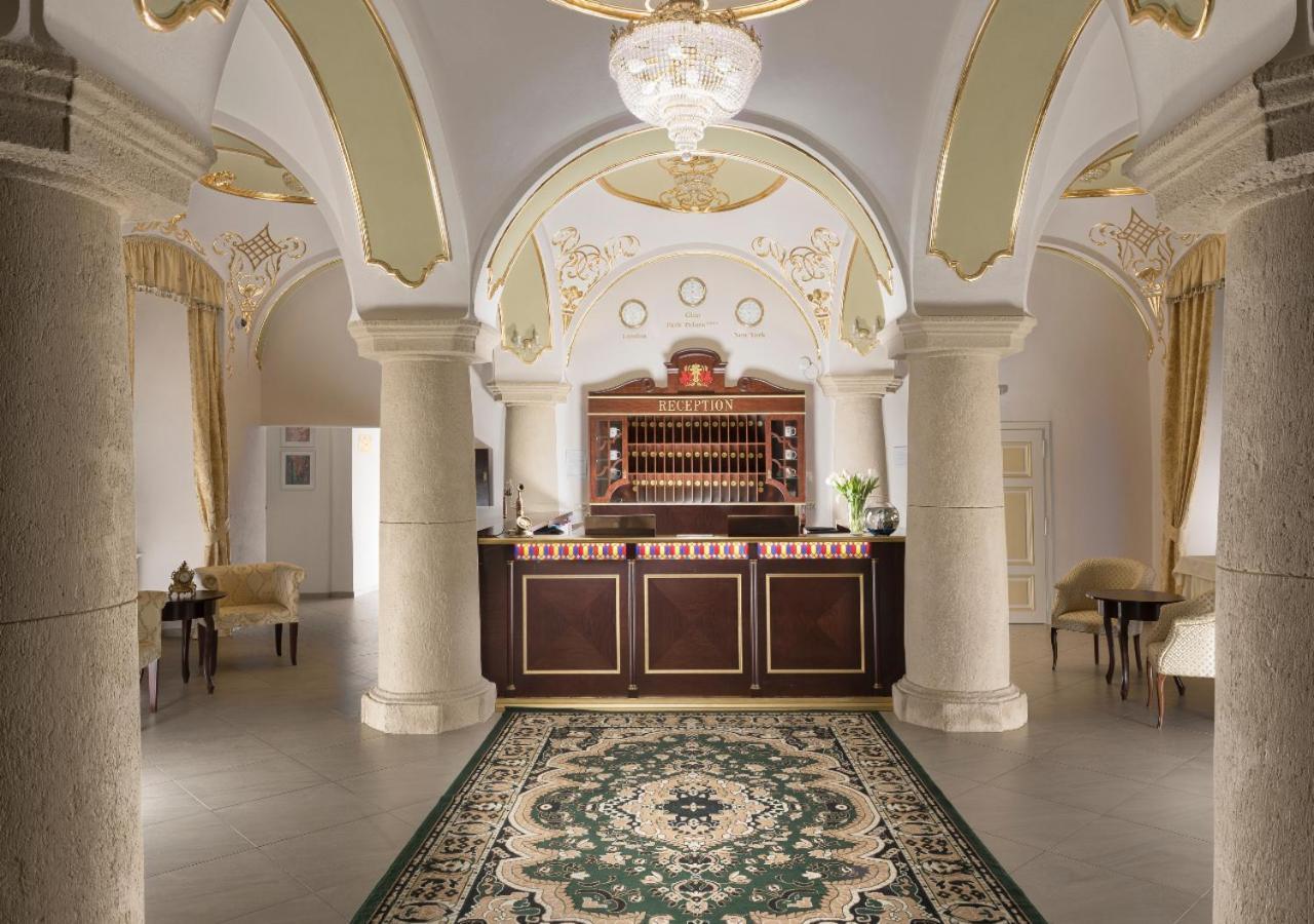 Hotel Gino Park Palace Повазька-Бистріца Екстер'єр фото
