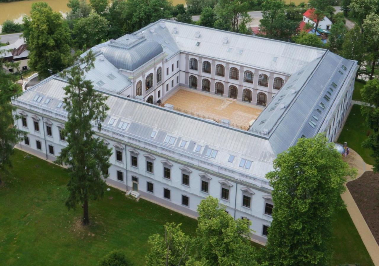Hotel Gino Park Palace Повазька-Бистріца Екстер'єр фото