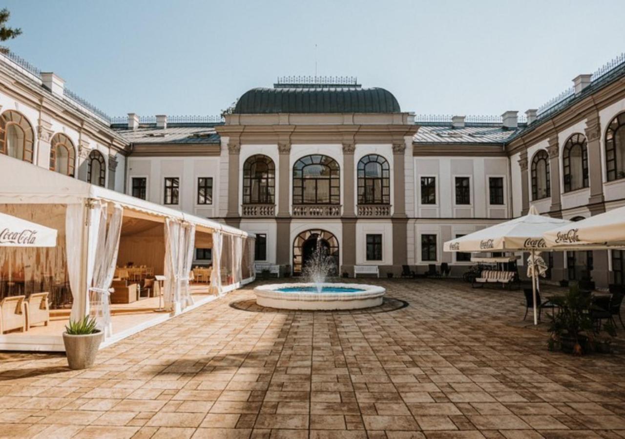 Hotel Gino Park Palace Повазька-Бистріца Екстер'єр фото