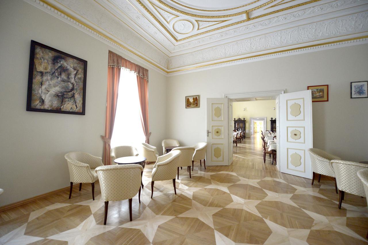 Hotel Gino Park Palace Повазька-Бистріца Екстер'єр фото