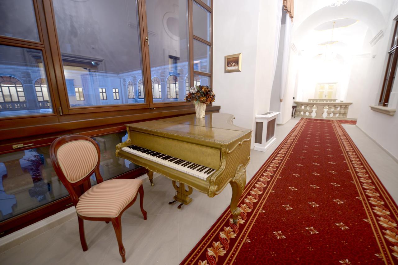 Hotel Gino Park Palace Повазька-Бистріца Екстер'єр фото