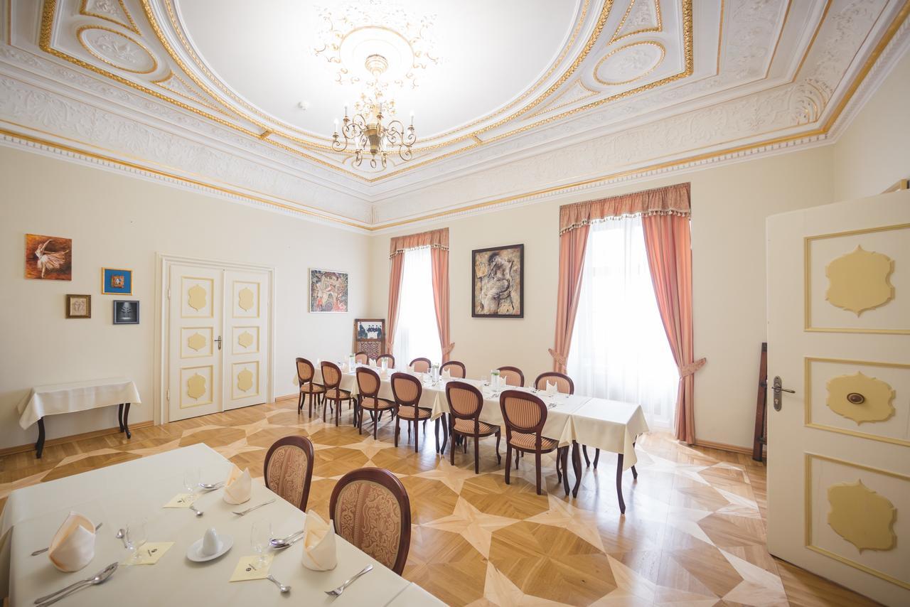 Hotel Gino Park Palace Повазька-Бистріца Екстер'єр фото