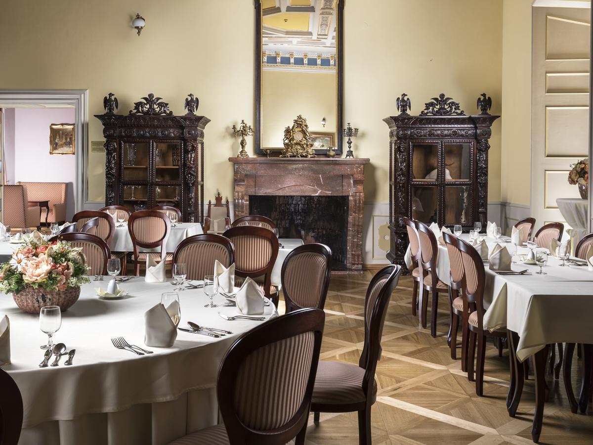 Hotel Gino Park Palace Повазька-Бистріца Екстер'єр фото