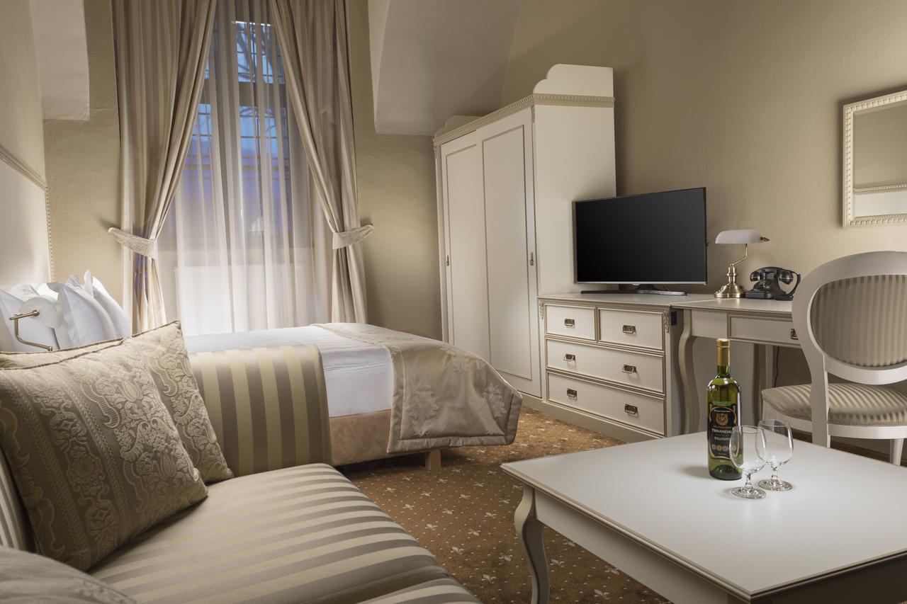 Hotel Gino Park Palace Повазька-Бистріца Екстер'єр фото