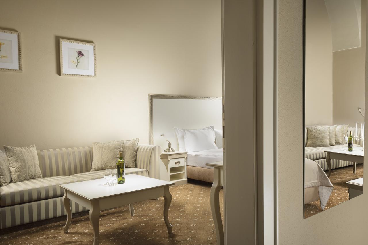 Hotel Gino Park Palace Повазька-Бистріца Екстер'єр фото